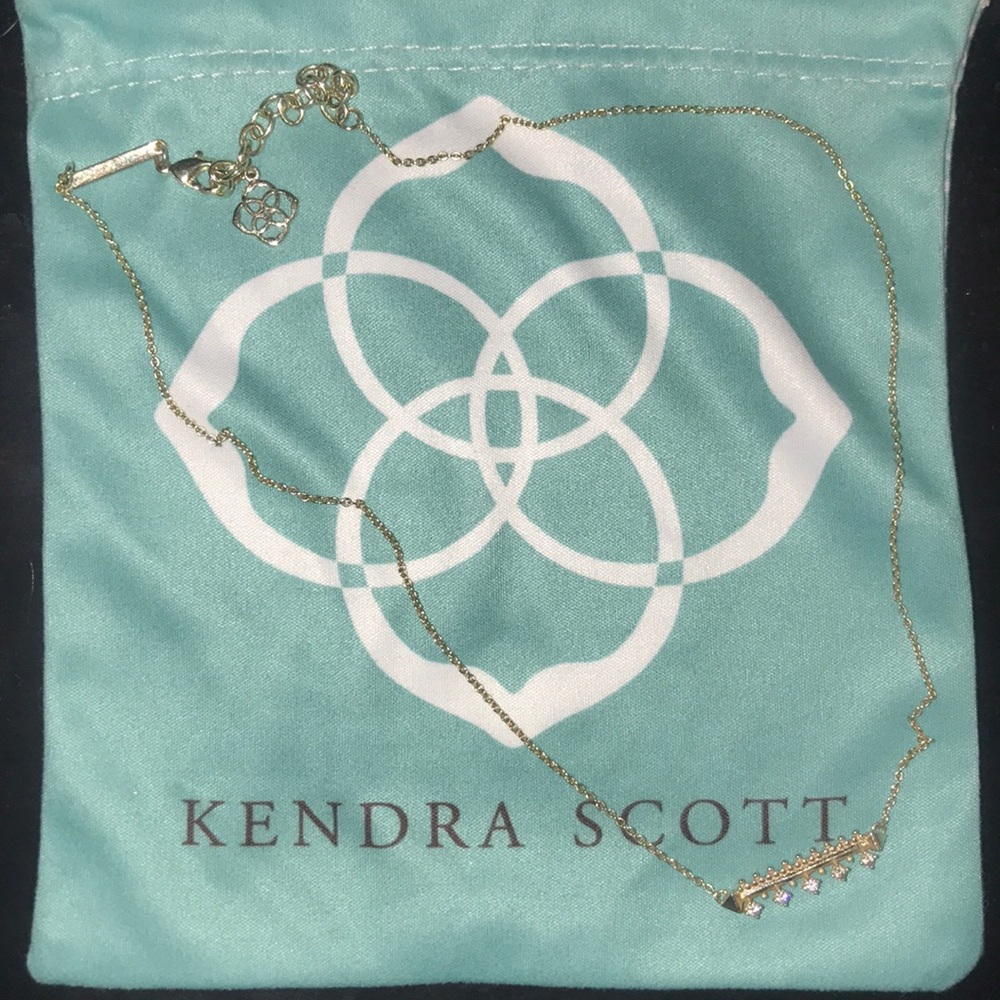 Kendra Scott necklace